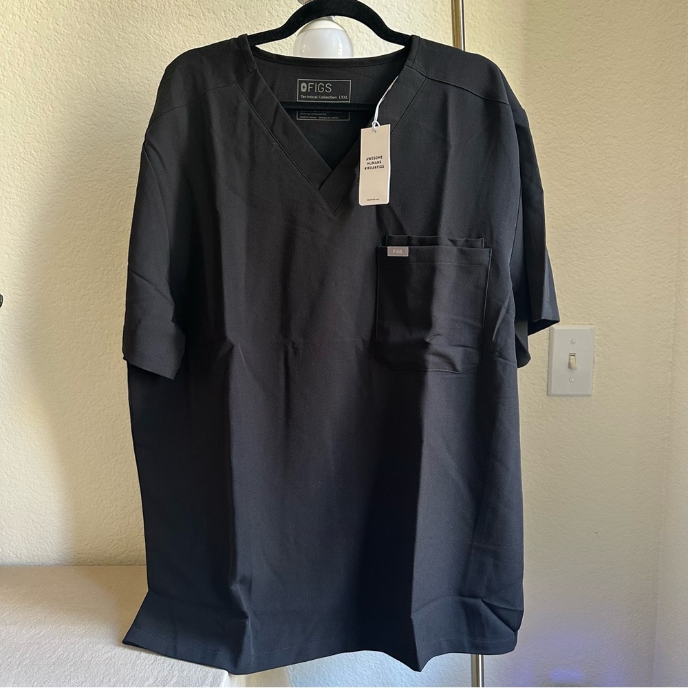 FIGS Leon Men’s Black Scrub Top BNWT - Picture 2 of 7